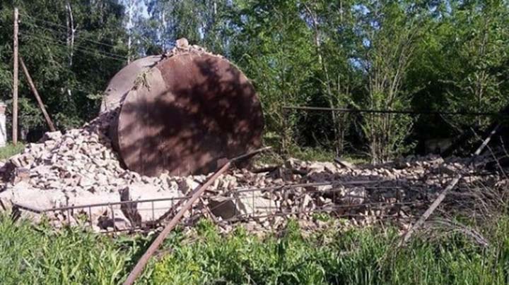 Водонапорная башня упала в алтайском селе Фото №1