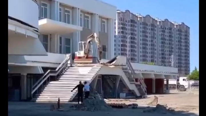 Что происходит со зданием Речного вокзала в Барнауле Фото №1