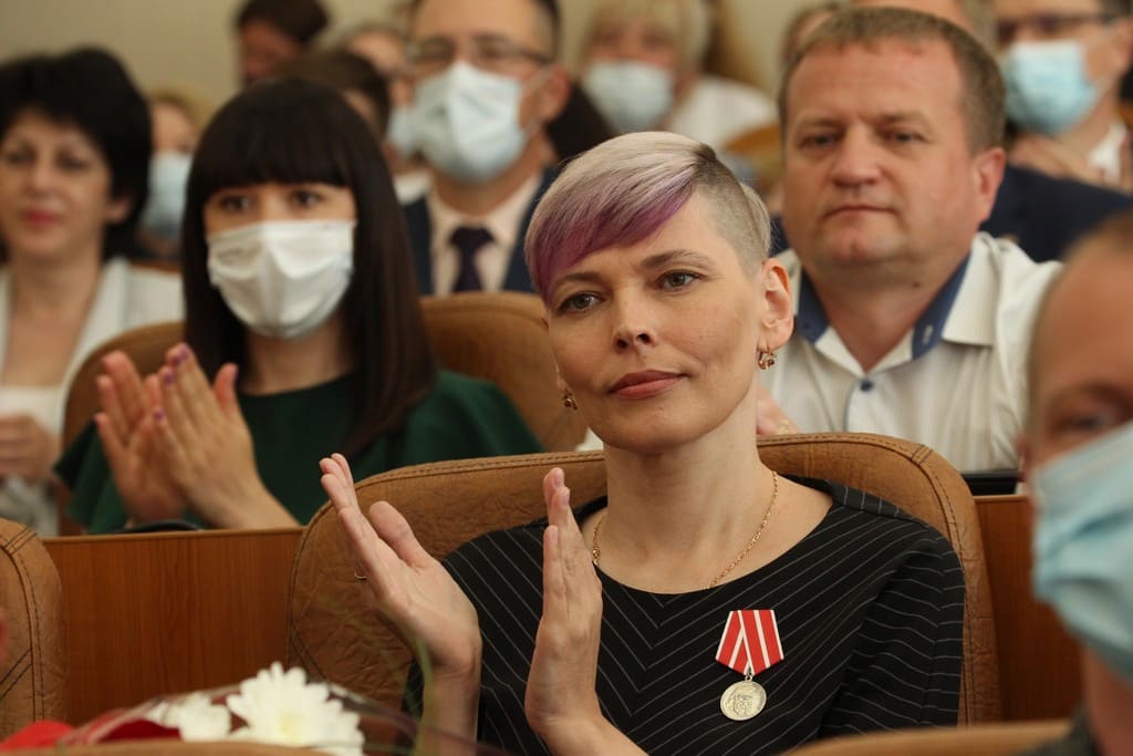Губернатор Виктор Томенко наградил медиков Фото №12