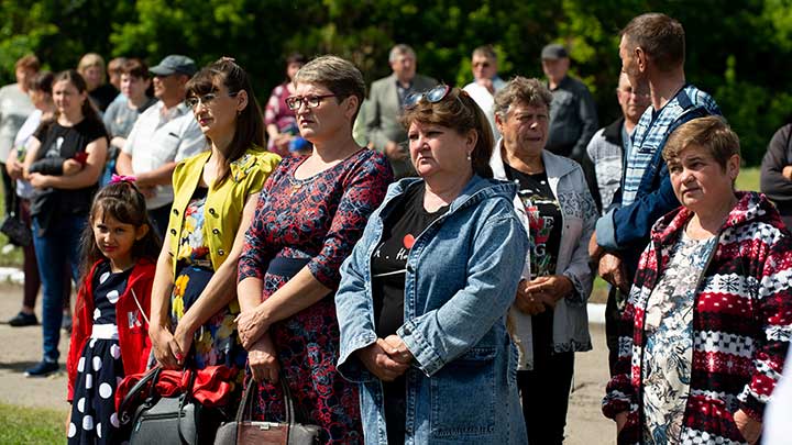 Жители алтайского села помогли деньгами на ремонт памятника воинам-землякам Фото №1