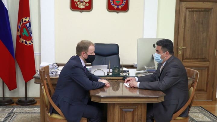 Губернатор Алтайского края встретился с руководителем краевой налоговой службы Фото №1