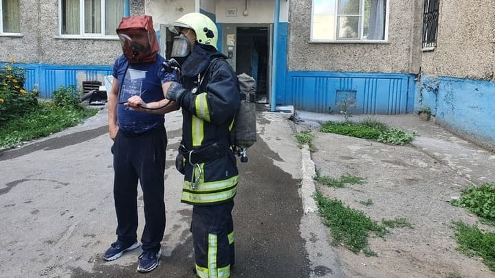 В Барнауле пожарные спасли 14 человек Фото №1
