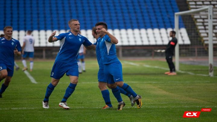 Барнаульское “Динамо” в домашней игре уверенно победило ижевский “Зенит” Фото №1