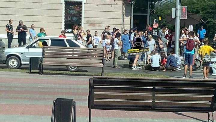 В Барнауле автомобиль сбил мальчика на велосипеде Фото №1