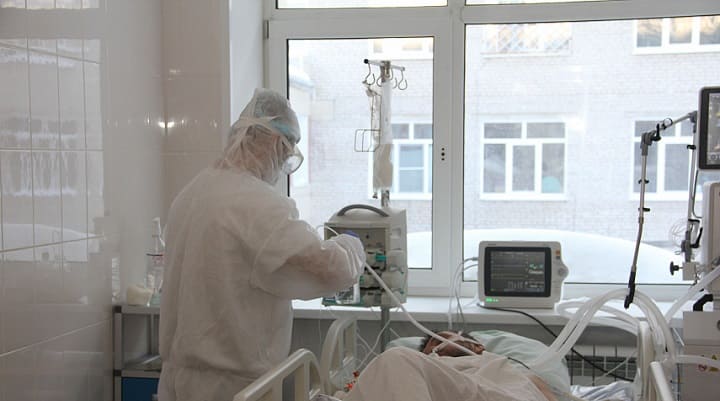 В алтайских госпиталях организуют дополнительные реанимационные места Фото №1