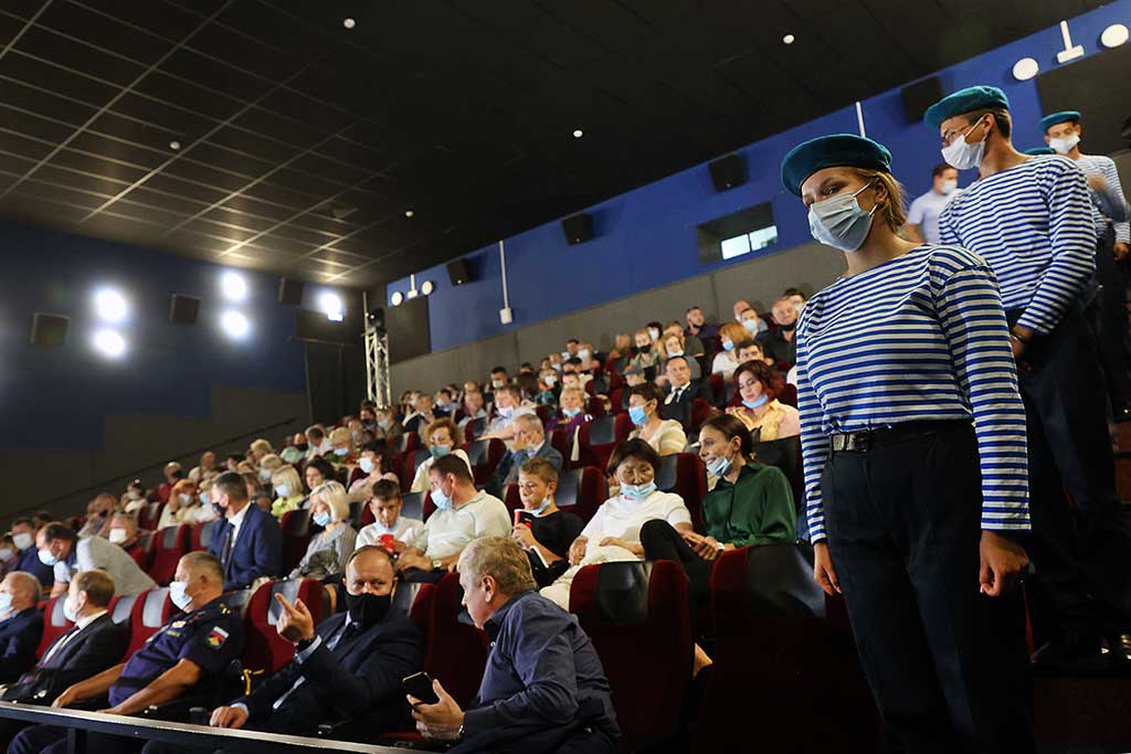 В Барнауле прошла премьера фильма «С неба и в бой» Фото №2
