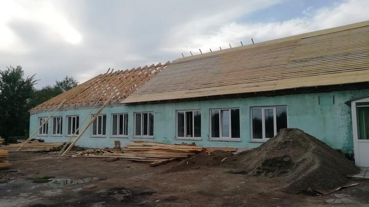 Более 8 млн рублей выделили на ремонт школы в одном из сел Алтайского края Фото №1
