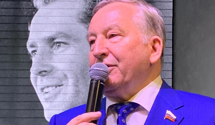 Сенатор РФ Александр Карлин принял участие в открытии выставки, посвященной Герману Титову Фото №1