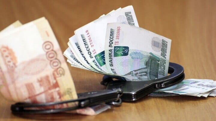 Дали деньги, получили срок: в Барнауле двоих мужчин признали виновными в даче взятки Фото №1