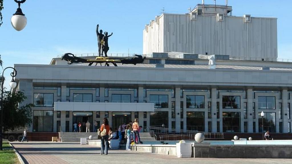 Алтайский драмтеатр открывает уличную выставку, посвященную сценографии Фото №1