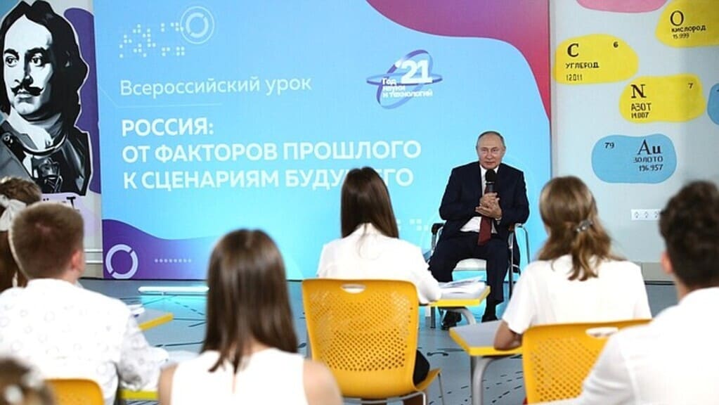 Владимир Путин рассказал, о какой профессии мечтал в детстве Фото №1