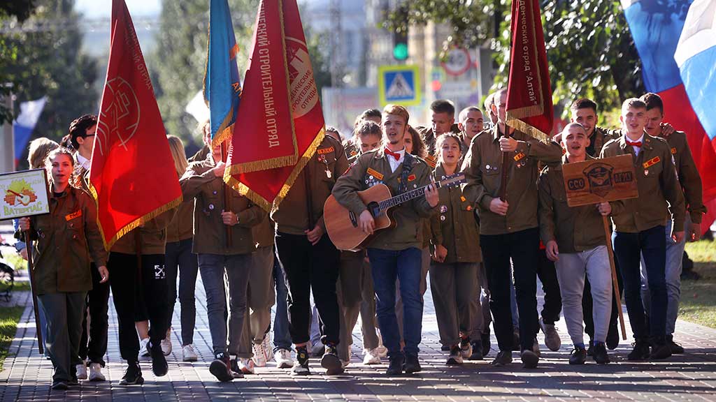 Будущие медики привезли на Алтай знамена лучших Фото №1