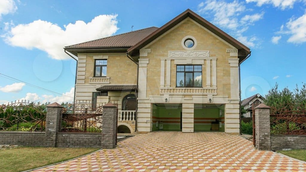Под Барнаулом продают коттедж за 47 млн рублей Фото №1