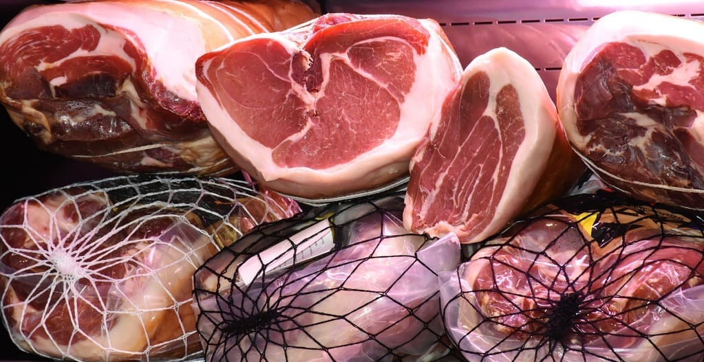 В Алтайском крае в продаже оказалось 130 тонн непроверенного мяса Фото №1