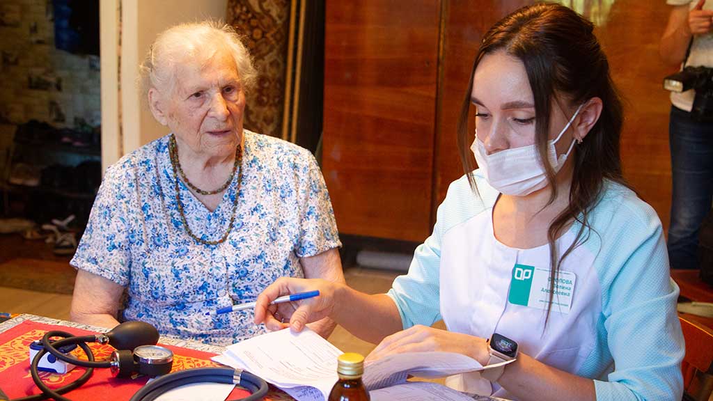 Алтайские медики вылечили от коронавируса 95-летнюю пациентку Фото №2