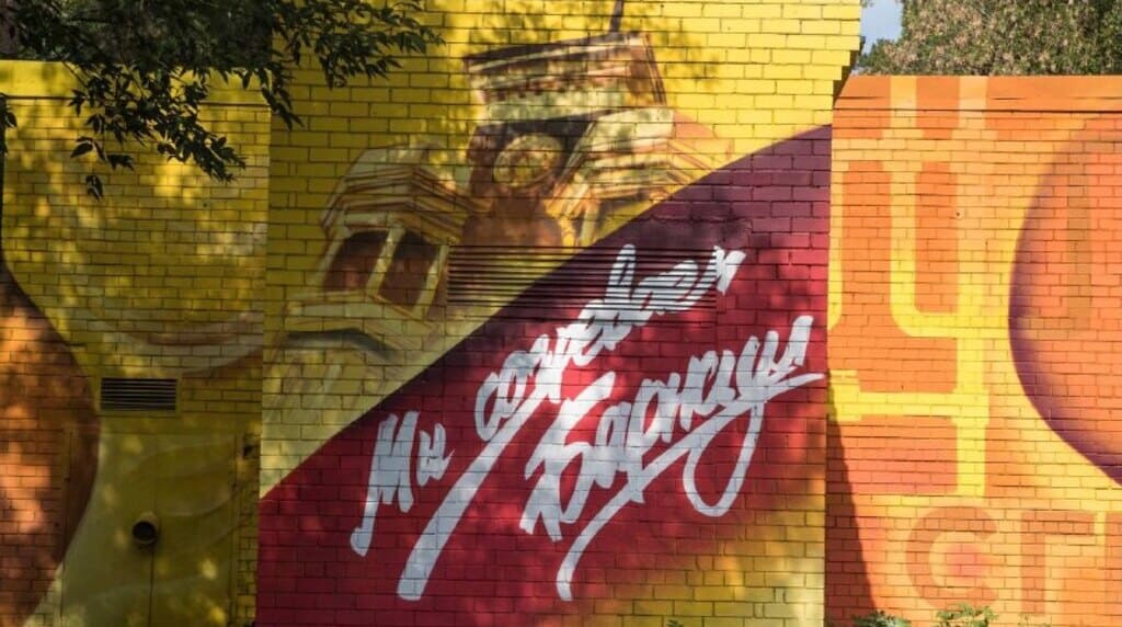 «Мы согреваем Барнаул»: в поселке Южный появился яркий стрит-арт Фото №1