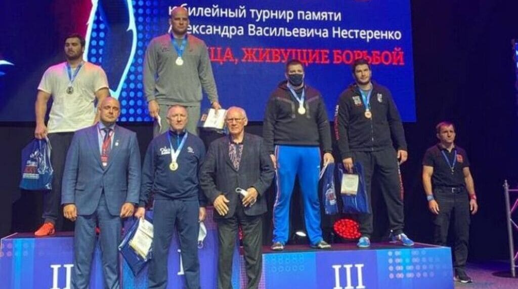 Виталий Щур из Новоалтайска выиграл всероссийский турнир памяти Александра Нестеренко по греко-римской борьбе Фото №1