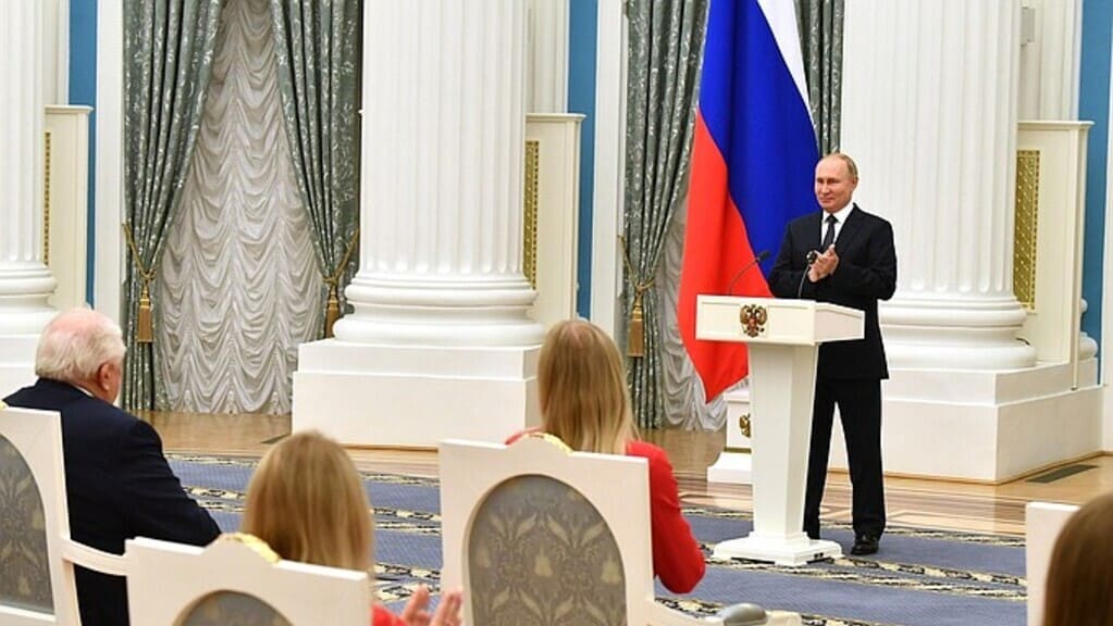 Владимир Путин не исключил, что может уйти на карантин из-за вспышки коронавируса Фото №1