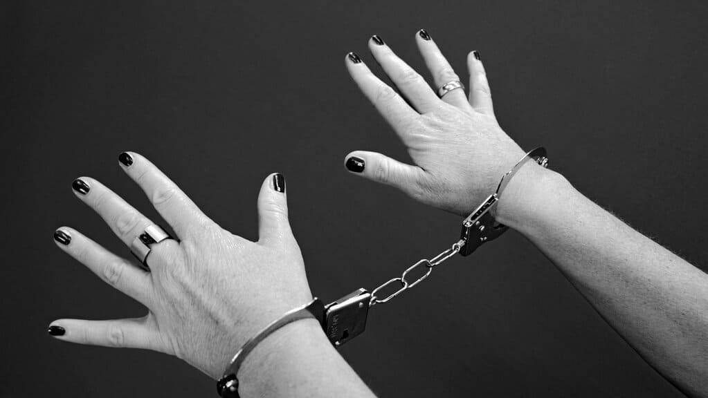 В Алтайском крае женщина чуть не убила 70-летнюю экс-свекровь Фото №1