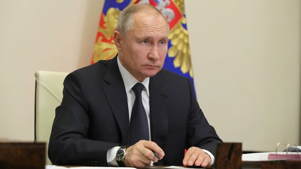 Владимир Путин предложил материально поддержать блокадников и защитников Ленинграда Фото №1