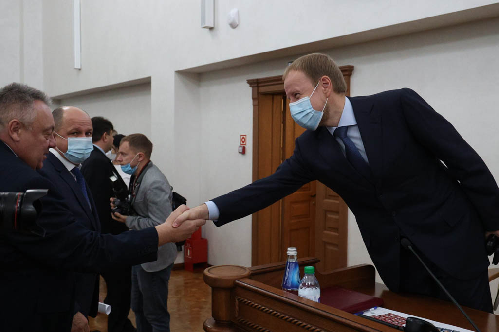 Губернатор Виктор Томенко поприветствовал депутатов нового созыва Алтайского Заксобрания Фото №3