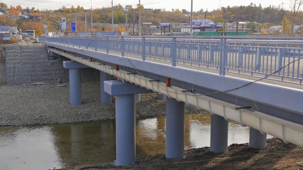 В Барнауле завершают реконструкцию моста по улице Челюскинцев Фото №1