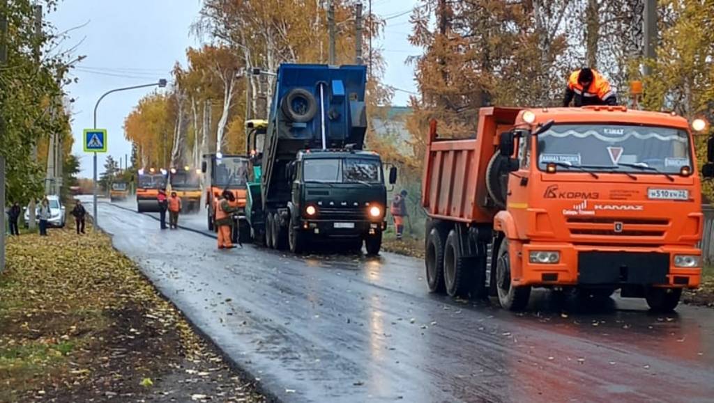 Завершено асфальтирование дороги к самому отдаленному селу Немецкого национального района Фото №1