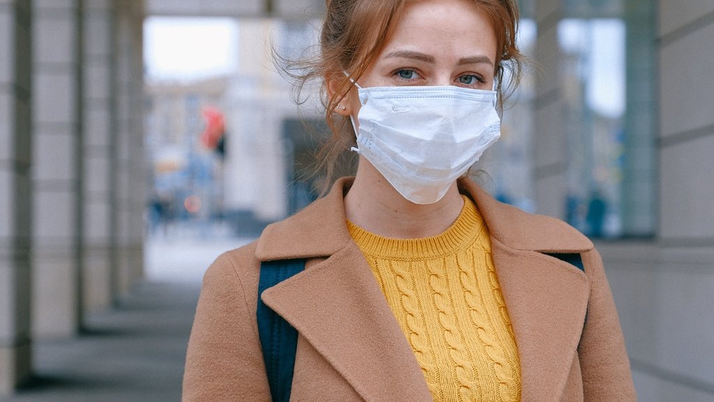 Эксперты: ограничения помогут людям вспомнить о коронавирусе Фото №1