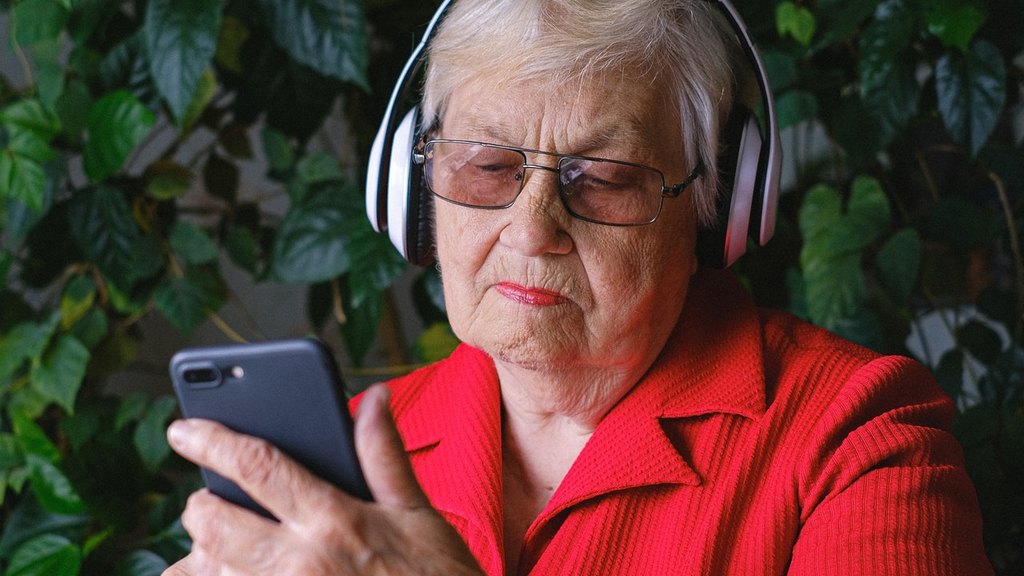 99-летняя старушка из Барнаула не дала мошеннику заработать полмиллиона Фото №1