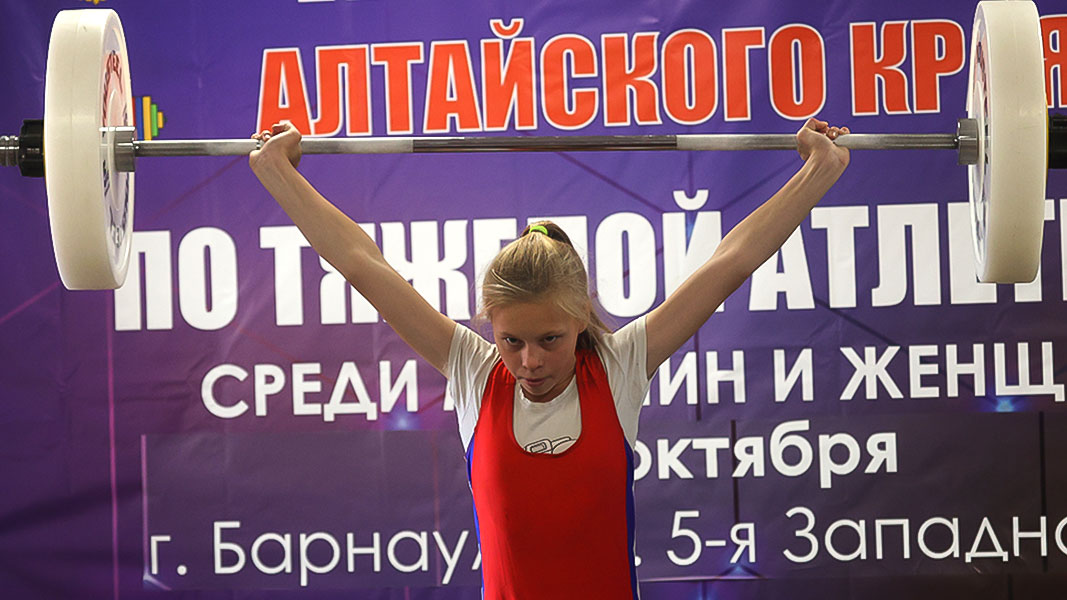 В Алтайском крае прошли чемпионат и первенство по тяжелой атлетике Фото №1