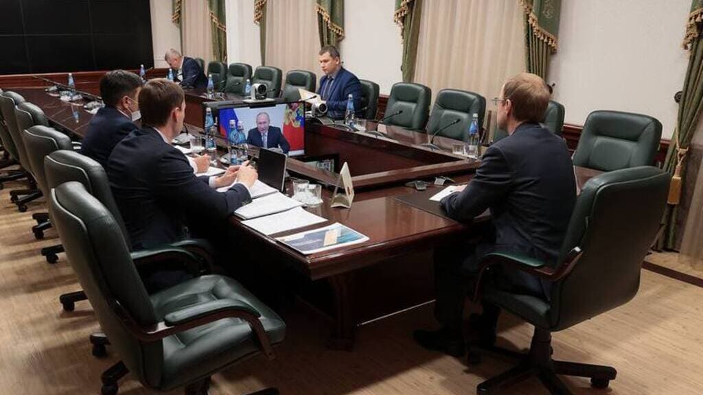 Губернатор Виктор Томенко принял участие в заседании по вопросам транспортного развития Фото №1