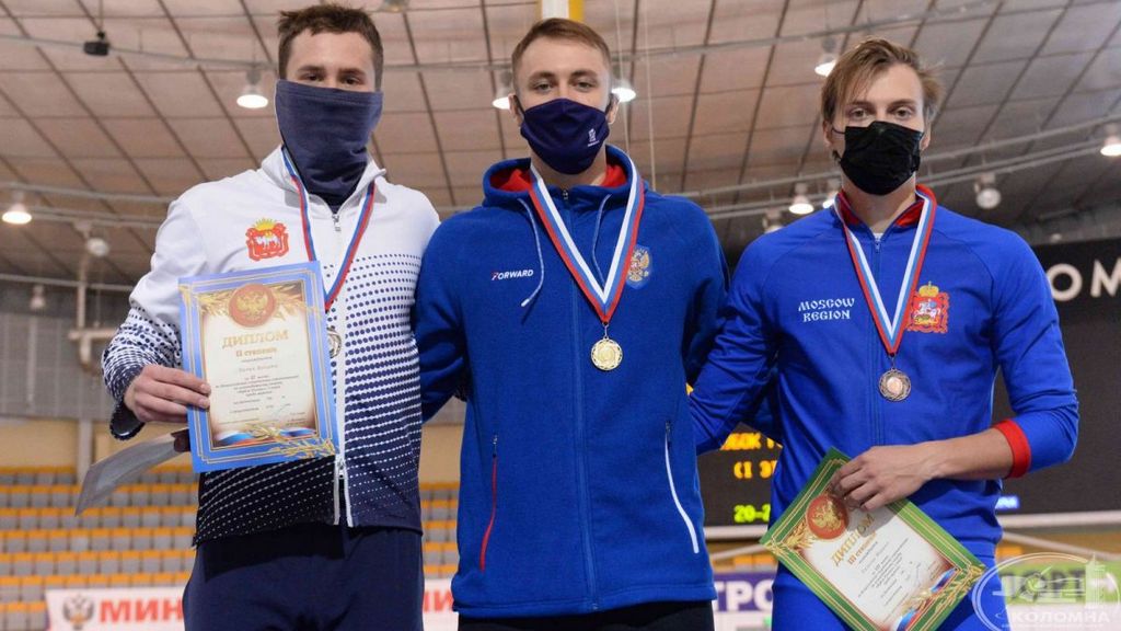 Барнаульский конькобежец Виктор Муштаков выиграл золото Кубка России на 500-метровке Фото №1