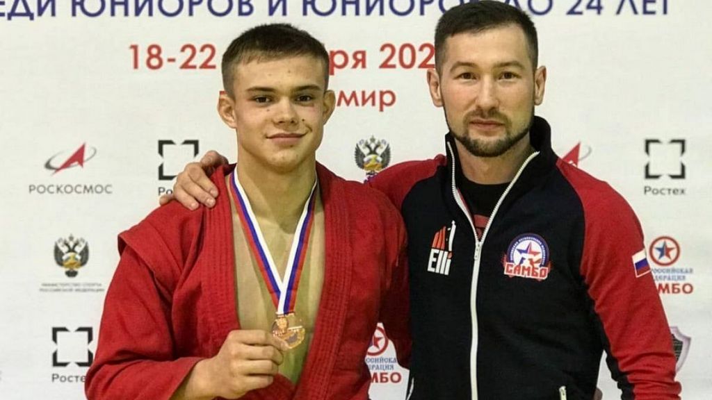Самбист Евгений Селифонов из Барнаула выиграл бронзу юниорского первенства России Фото №1