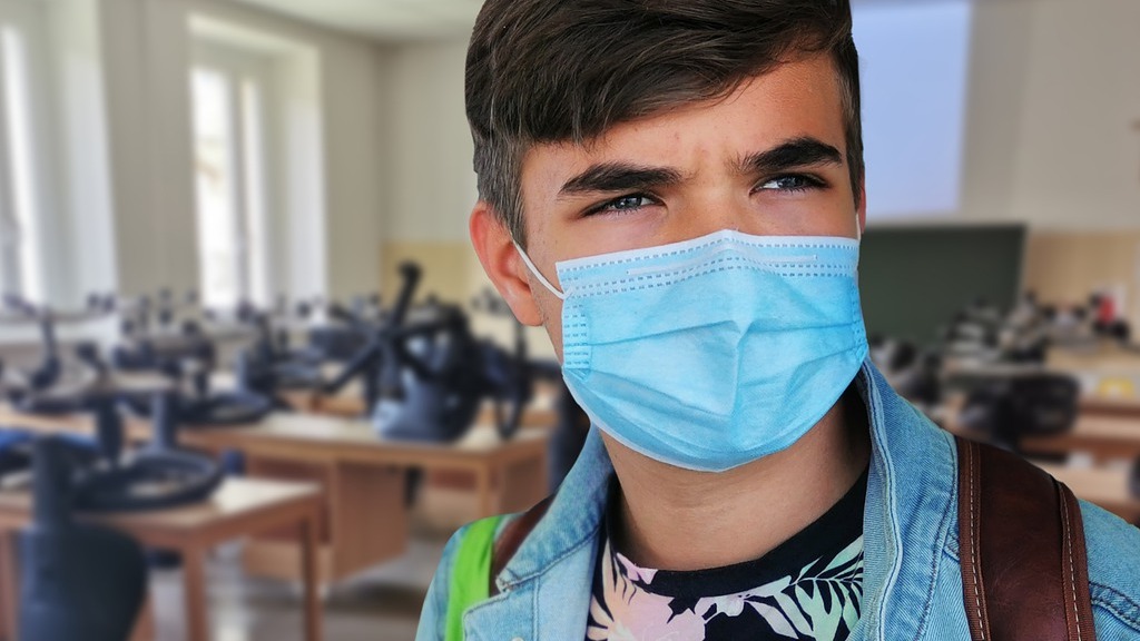 Делить студентов на вакцинированных и невакцинированных вузы Алтайского края не будут Фото №1
