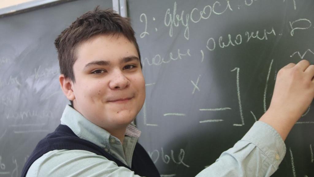 Школьник из Бийска стал абсолютным чемпионом международной олимпиады по физике Фото №1