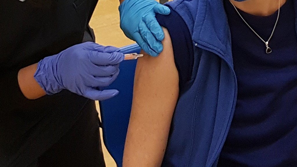 Диагностический центр начал запись на вакцинацию через WhatsApp Фото №1