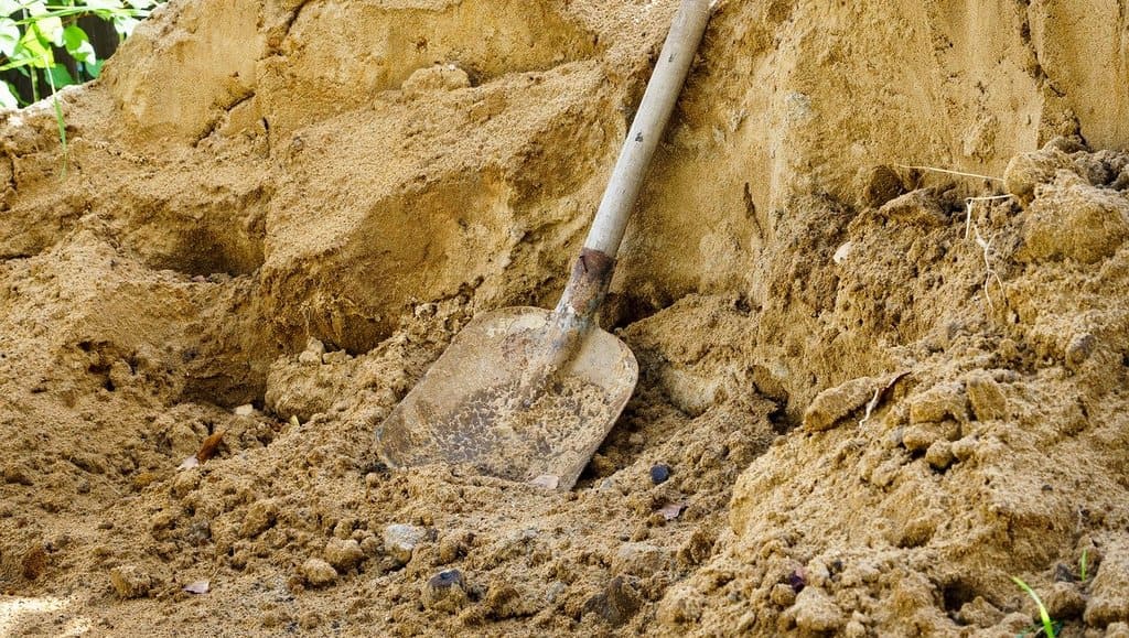 Убили и закопали во дворе. На Алтае таким способом пытались скрыть следы преступления Фото №1