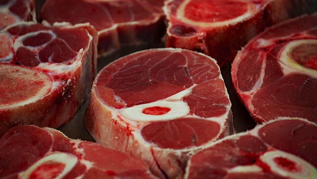 Виктор Томенко прокомментировал запрет на продажу мяса скота, забитого на домашних подворьях Фото №1
