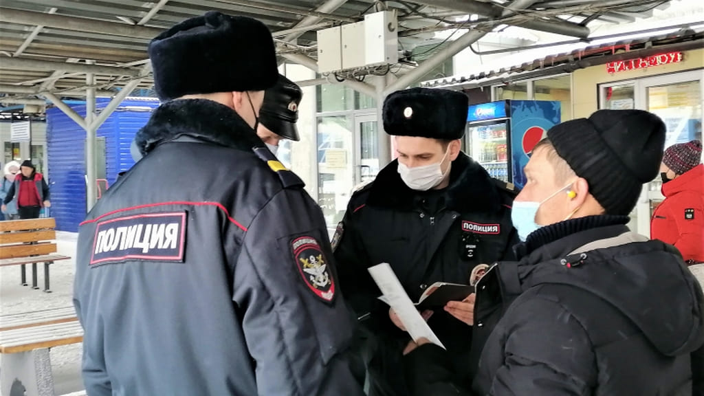 Алтайские полицейские выявили 57 должников в ходе рейдов по вокзалам Фото №1