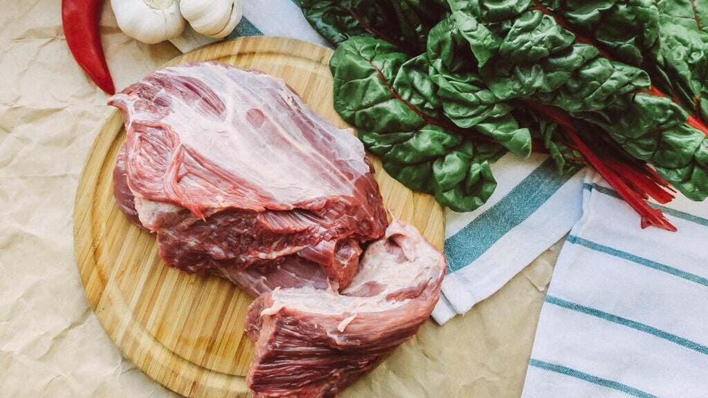 В Барнауле проверяют наличие мяса на рынках Фото №1