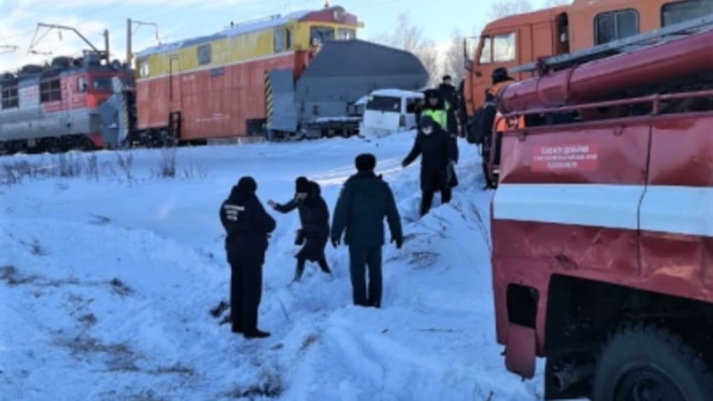 Трагедия с гибелью троих детей под поездом находится на контроле губернатора Виктора Томенко Фото №1