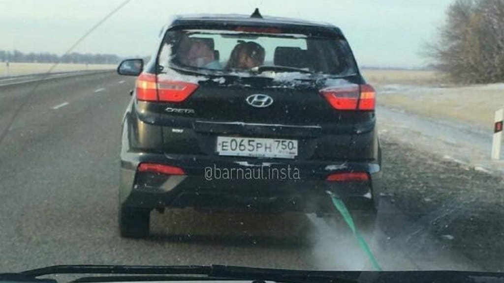 Водитель не дал замерзнуть пассажирам сломанного на алтайской трассе автомобиля Фото №1