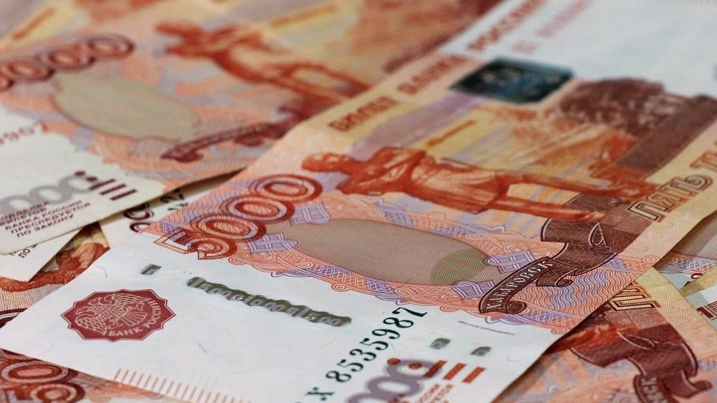 Барнаульцы рассказали, сколько денег им нужно для счастья к Новому году Фото №1
