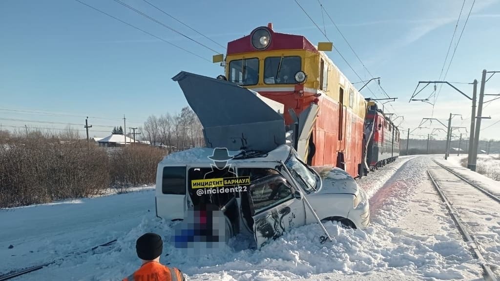 Учительница, которая пострадала в ДТП с поездом в Тальменском районе, пришла в сознание Фото №1
