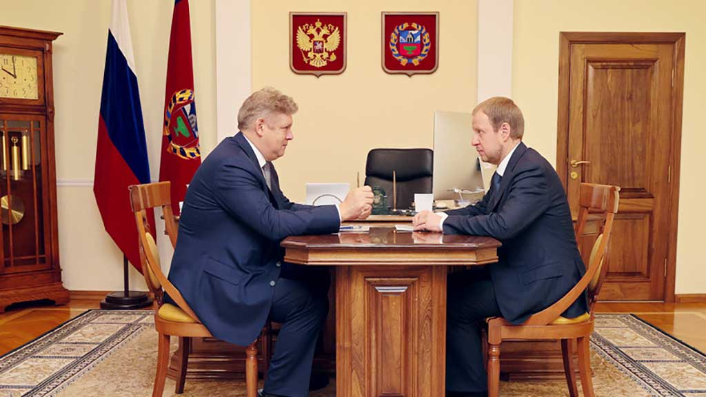 Какие вопросы обсуждал полпред Анатолий Серышев на встрече с губернатором Виктором Томенко Фото №1