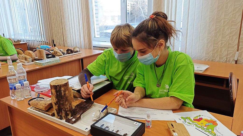 В Бийске в рамках конкурса WorldSkills выявили лучших молодых ландшафтных дизайнеров и лесников Фото №3