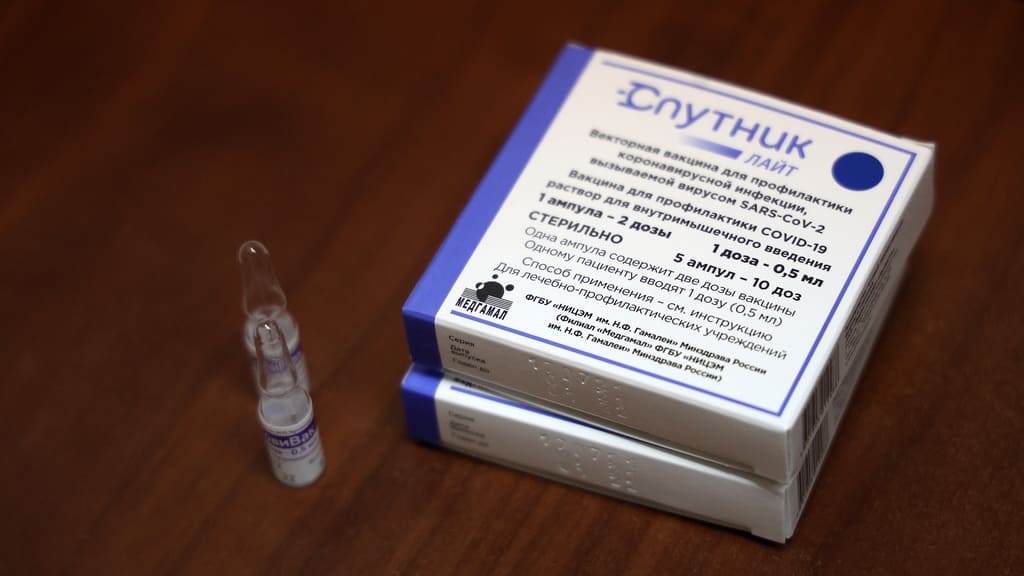 В Алтайский край поступило почти 1,4 млн комплектов вакцины против COVID-19 Фото №1