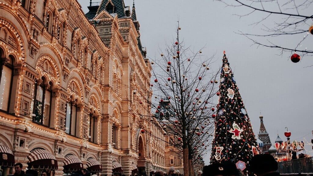 Стали известны популярные у россиян страны и города для отдыха на Новый год Фото №1