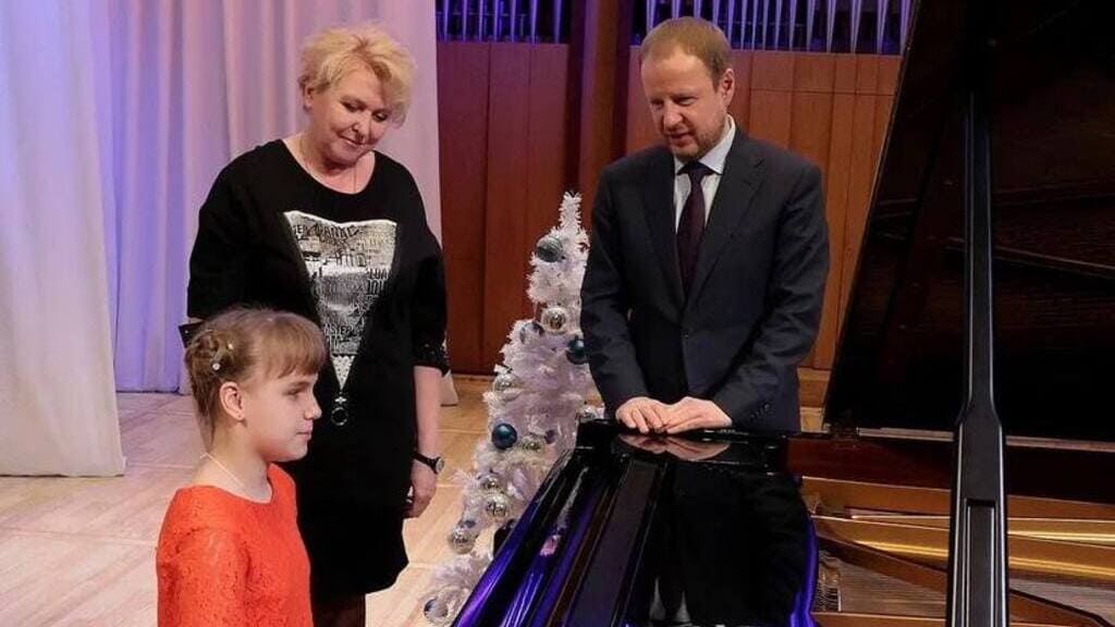 Виктор Томенко исполнил два новогодних желания девочки из Барнаула Фото №1