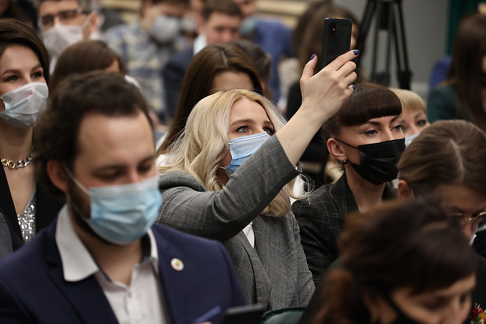 Виктор Томенко вручил дипломы выпускникам Губернаторской программы Фото №6